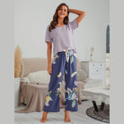 Elegantiška pižama moterims plačiomis kelnėmis ir marškinėliais