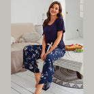 Moteriška pižama su kelnėmis ir marškinėliais trumpomis rankovėmis